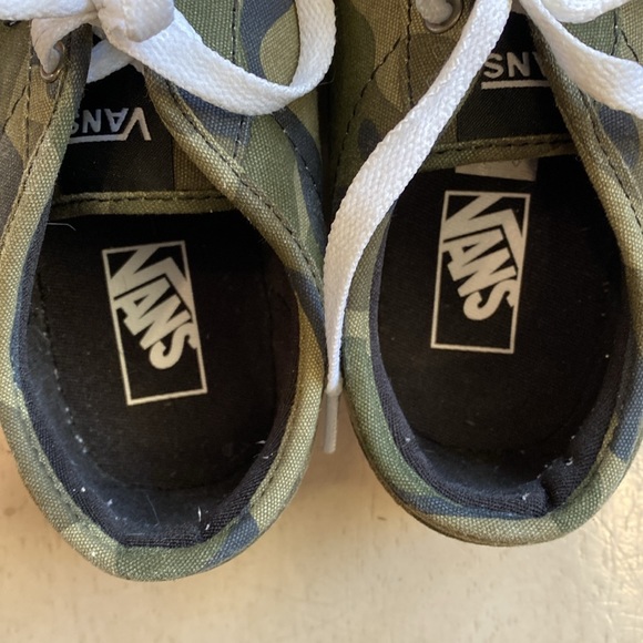 VANS Camo Lace Up Sneakers. Size 4.0 US Youth/ 5.5 Women’s  EUC - Picture 3 of 8